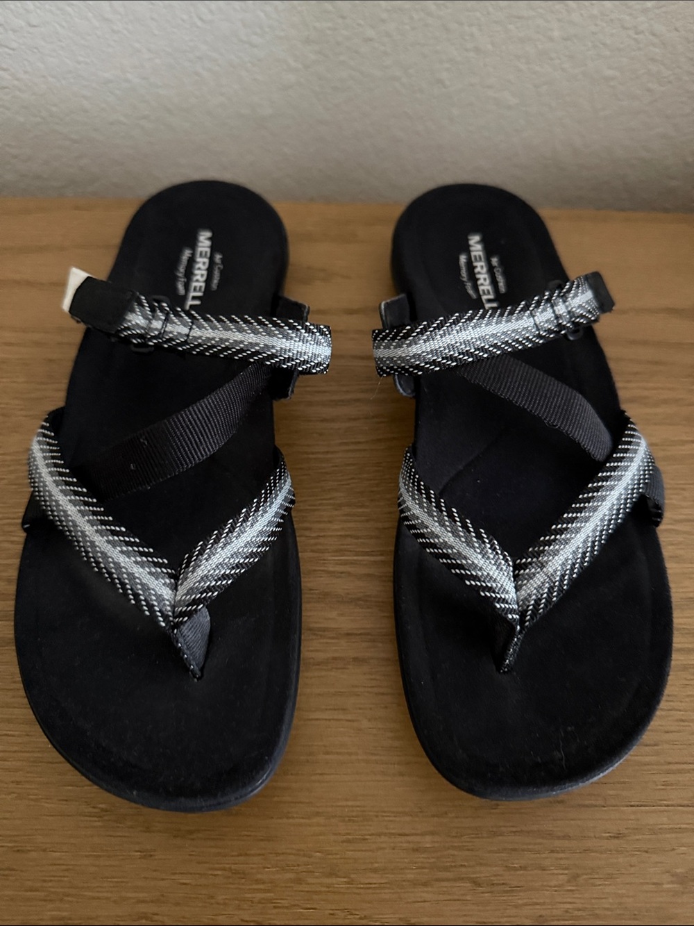 Merrell Black Sandals with Gray Patterned Straps